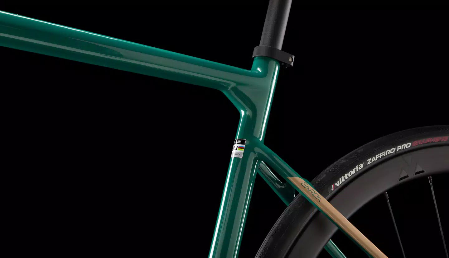 GARDA+STEMMA S2 E5065I8 G42 Green Gold Glossy SHIMANO 105 Di2 2x12 R7170 MICHE SWR EVO 40 CARBON 2026 (Copie)