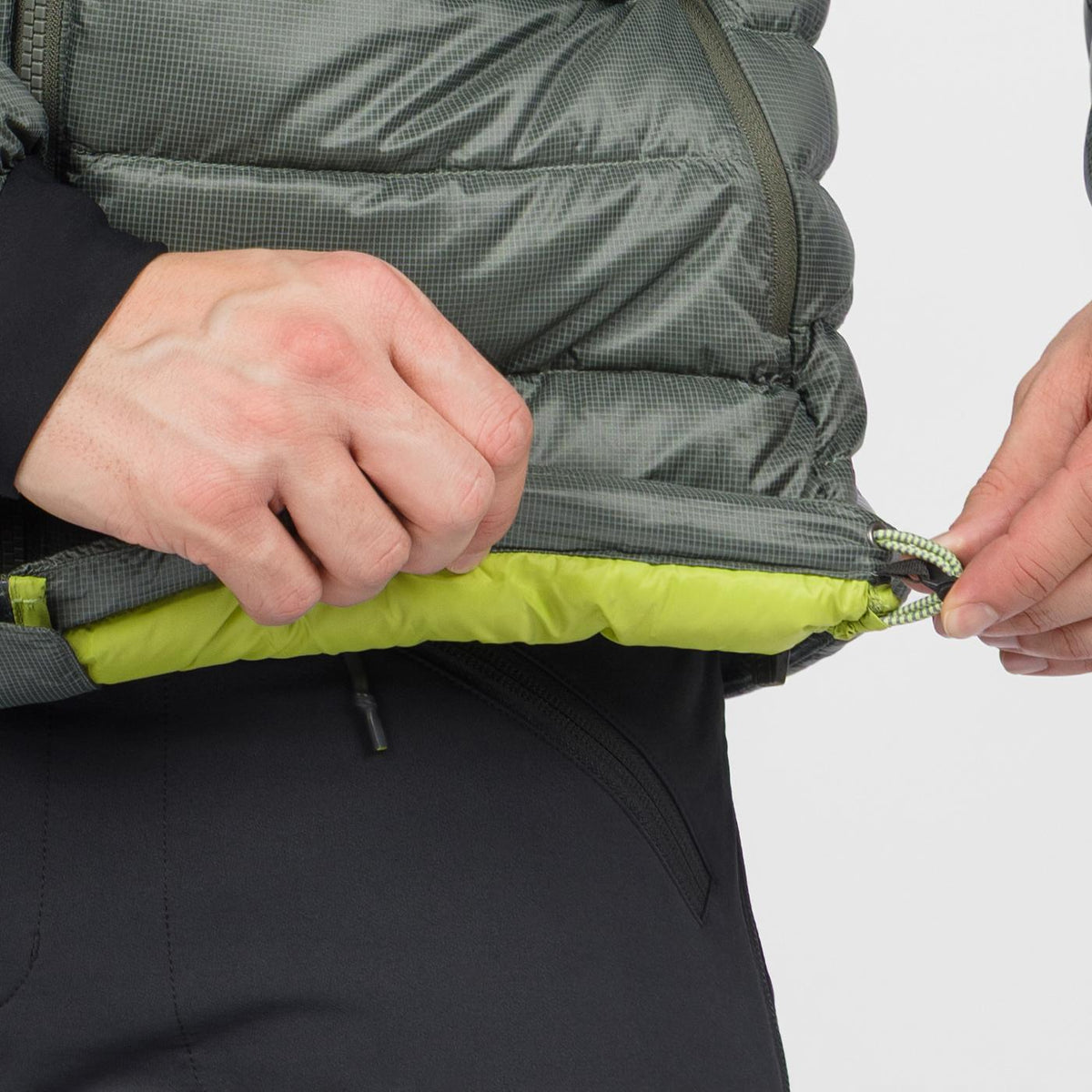 VESTE À CAPUCHE EN DUVET    CASTOR | 2511016-063    2026-27