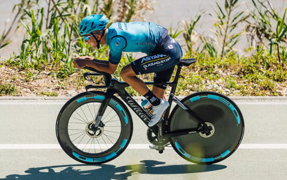 TRI/TIME TRIAL  VÉLO CONTRE LA MONTRE  TURBINE SLR  Code	Modèle de transmission	Paire de roues		 E410ITL	SHIMANO DURA ACE Di2 R9270	WILIER SLR42KC