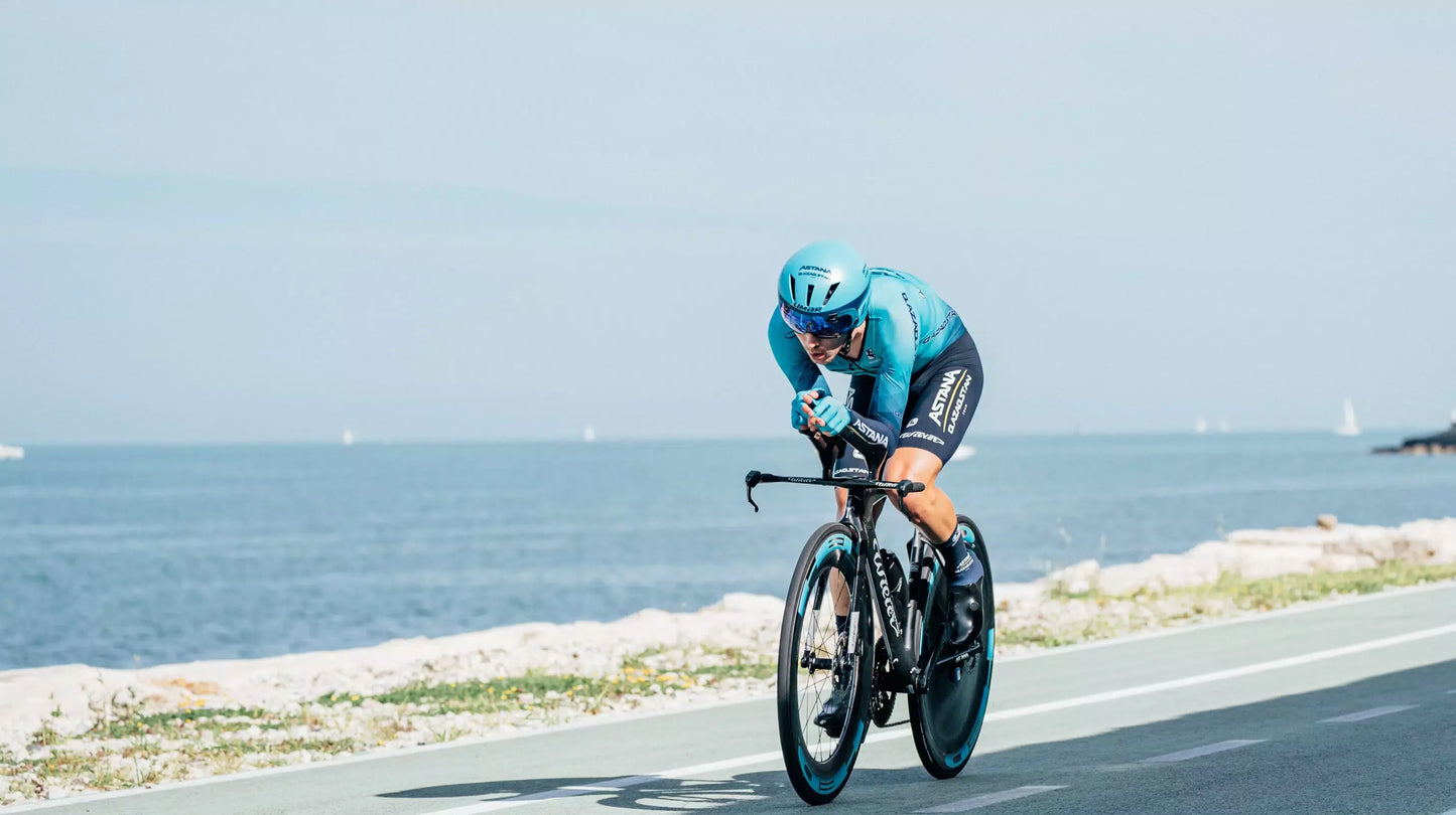 TRI/TIME TRIAL  VÉLO CONTRE LA MONTRE  TURBINE SLR  Code	Modèle de transmission	Paire de roues		 E410ITL	SHIMANO DURA ACE Di2 R9270	WILIER SLR42KC