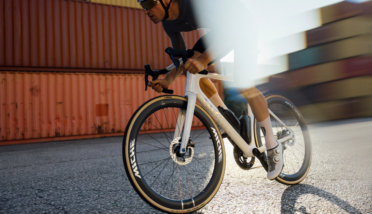 FILANTE SLR ID2       F32 Firelight Red - Glossy - Premium Paint E666IDO	SHIMANO DURA ACE Di2 R9270	MICHE KLEOS 50 CARBON 2026