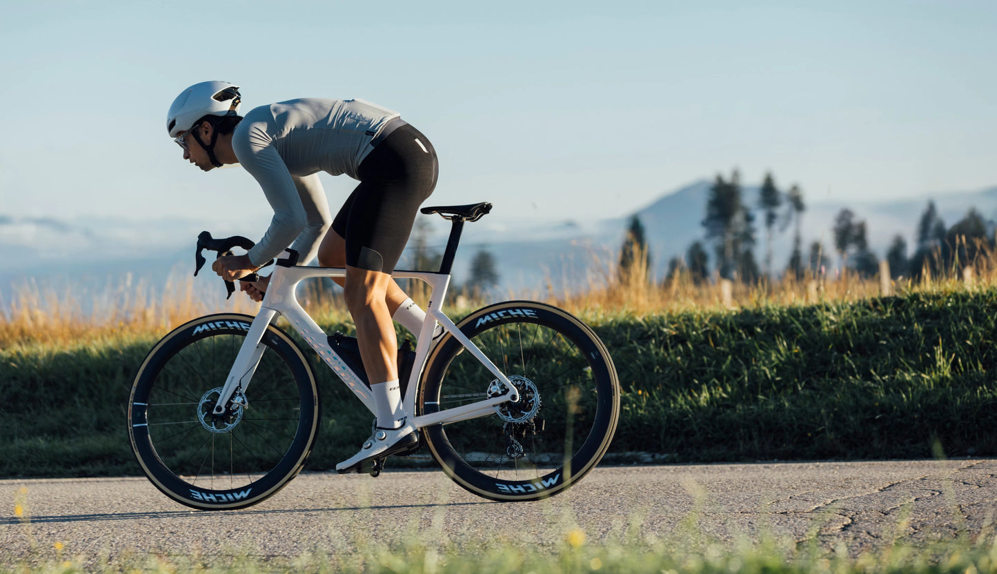 FILANTE SLR ID2       F32 Firelight Red - Glossy - Premium Paint E666IDO	SHIMANO DURA ACE Di2 R9270	MICHE KLEOS 50 CARBON 2026