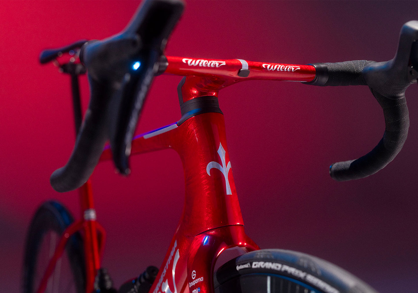 FILANTE SLR ID2     F32 Firelight Red - Glossy - Premium Paint  E666LDO	SHIMANO ULTEGRA Di2 R8170	MICHE KLEOS 50 CARBON  2026
