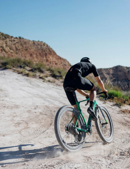 E628VYJ (with alloy STEMMA S2)	V11 Glitch Black Glossy  SRAM RIVAL XPLR AXS E1 1x13S	MICHE GRAFF ALLROAD  2026