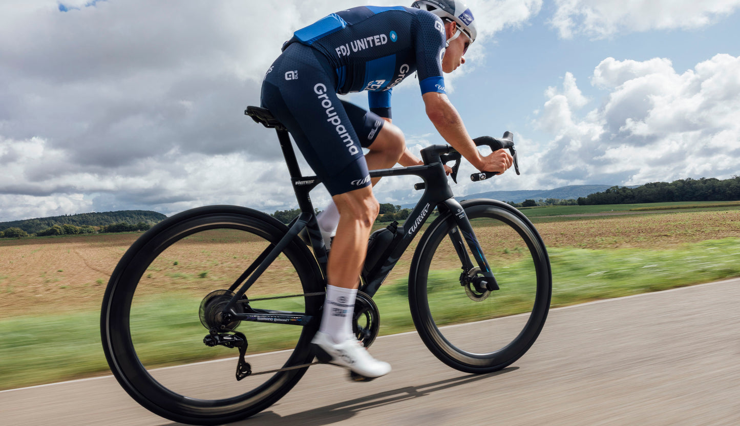 FILANTE SLR ID2       F32 Firelight Red - Glossy - Premium Paint E666IDO	SHIMANO DURA ACE Di2 R9270	MICHE KLEOS 50 CARBON 2026