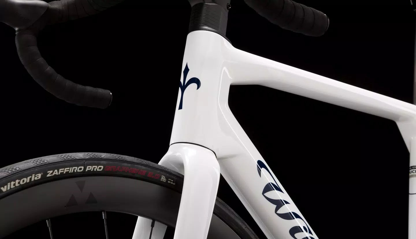 Granturismo SL    E640V3S    	R11 Black Silver  Glossy   SRAM RIVAL AXS E1 2x12	MICHE SYNTIUM AERO 2026