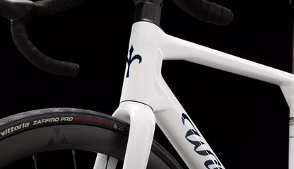 Granturismo SL    E640V3S    	R11 Black Silver  Glossy   SRAM RIVAL AXS E1 2x12	MICHE SYNTIUM AERO 2026