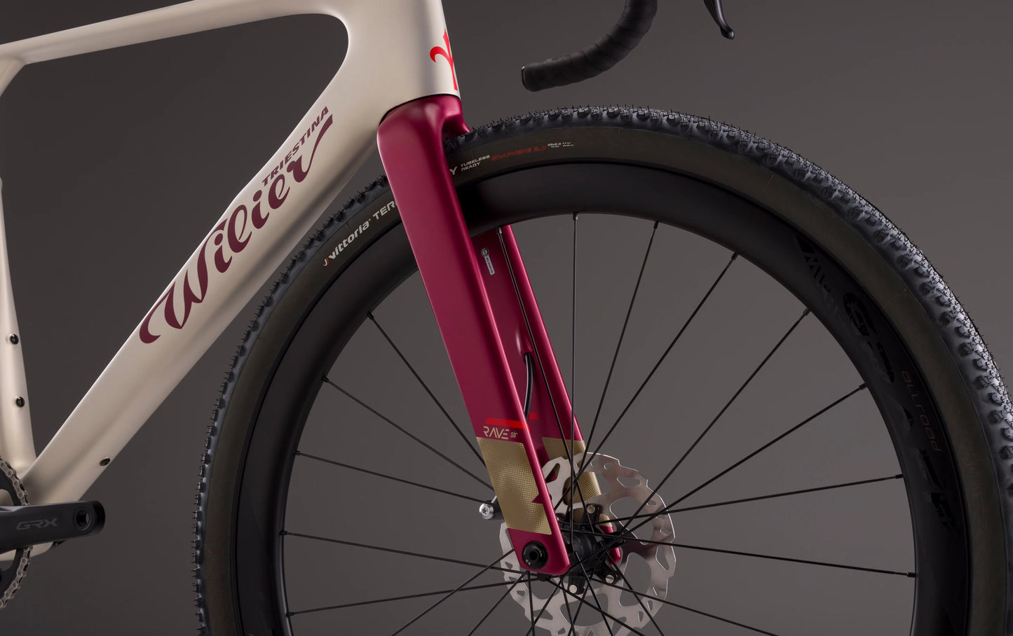 E628VYJ (with alloy STEMMA S2)	V11 Glitch Black Glossy  SRAM RIVAL XPLR AXS E1 1x13S	MICHE GRAFF ALLROAD  2026