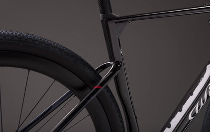 E628VYJ (with alloy STEMMA S2)	V11 Glitch Black Glossy  SRAM RIVAL XPLR AXS E1 1x13S	MICHE GRAFF ALLROAD  2026