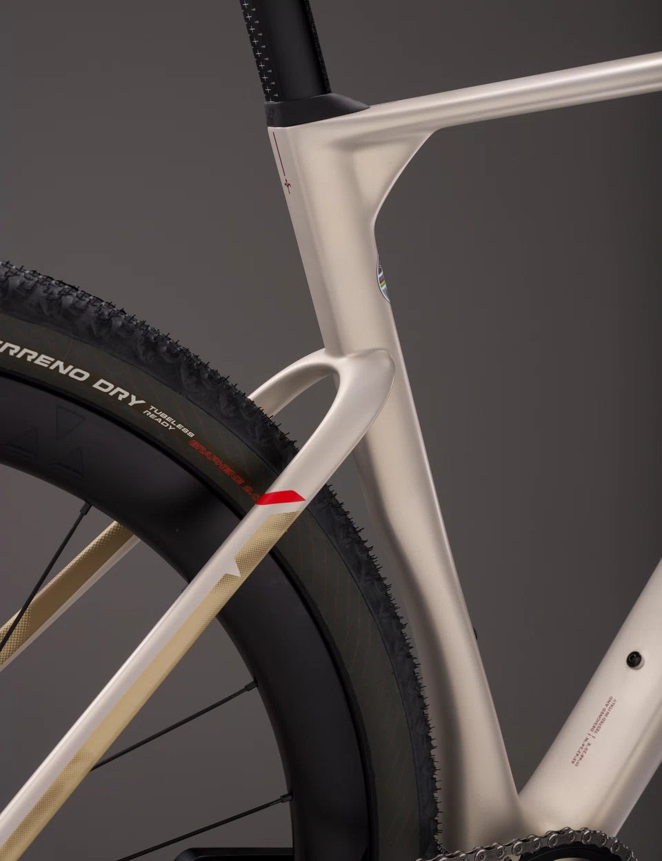 E628VYJ (with alloy STEMMA S2)	V11 Glitch Black Glossy  SRAM RIVAL XPLR AXS E1 1x13S	MICHE GRAFF ALLROAD  2026