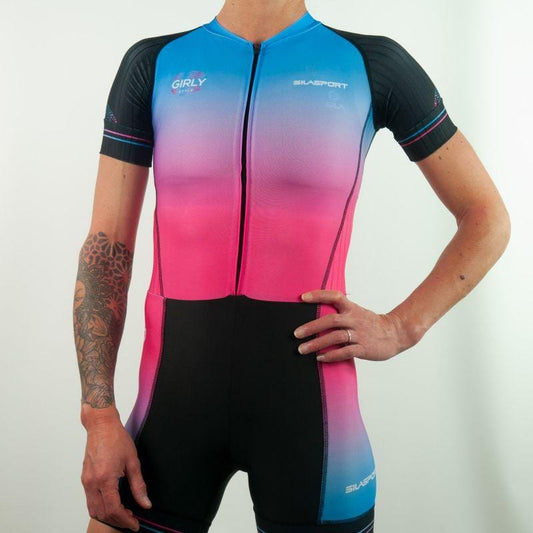 ENCORE PLUS DE FÉMINITÉ AVEC CETTE COMBINAISON GIRLY STYLE ! FILLE V-COMBINAISON SILA SPORTS 